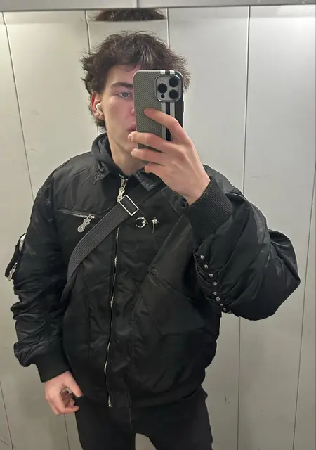 Suhoi из Новокузнецка, мне 18, познакомлюсь на одну ночь