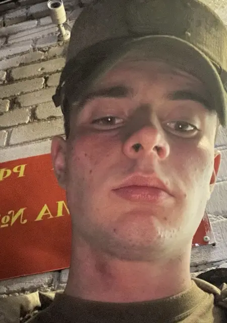 Кот из Хабаровска, мне 19, познакомлюсь на одну ночь