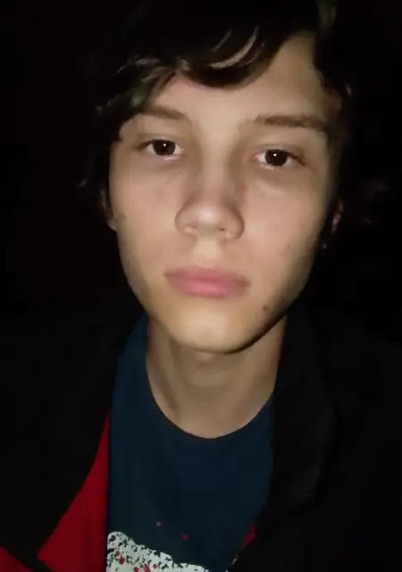 Я Арсений, 18, из Челябинска, ищу знакомства на одну ночь